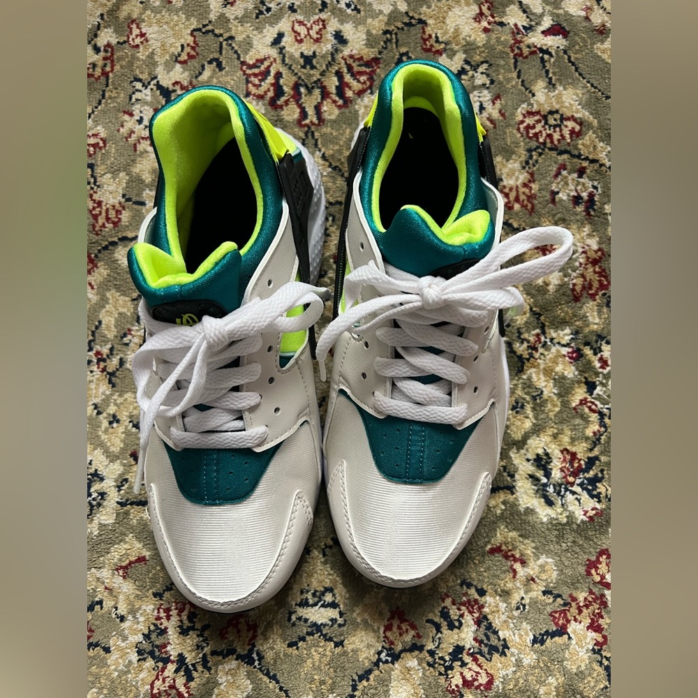 NIKE HUARACHE RUN (GS) Nike Air
Phantom/Volt/Bright Spruce Size Y7 - Picture 2 of 10
